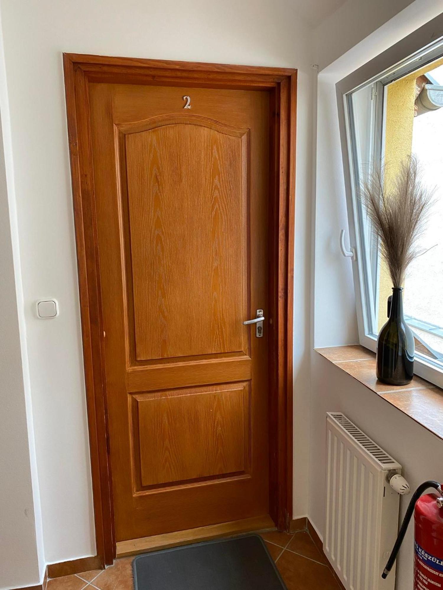 Takacs Vendeghaz 2 Apartment Sopron Ngoại thất bức ảnh